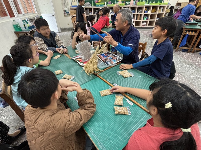 社區長輩走進校園　童年故事活化歷史課程圖片