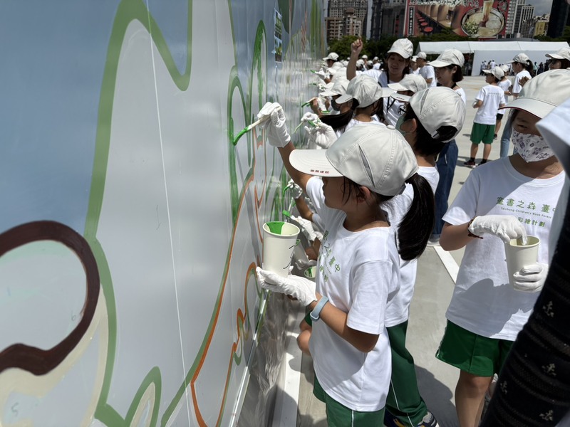 世界級建築「童書之森。台中」施工圍籬彩繪活動圖片