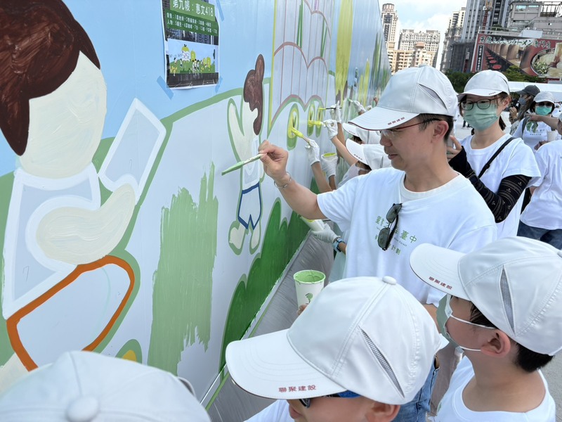 世界級建築「童書之森。台中」施工圍籬彩繪活動圖片