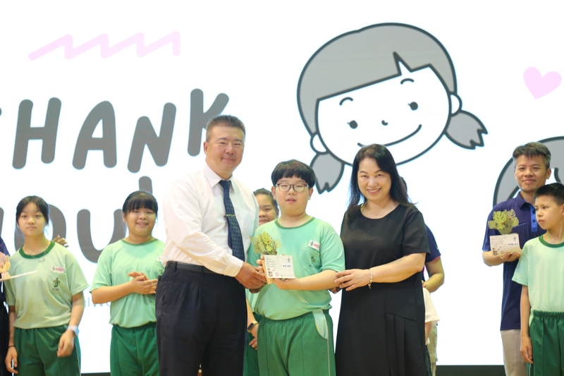 家長會育霆會長及夫人圖片