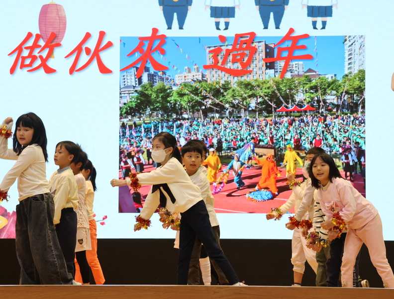 鼓龍舞獅迎春，校園喜迎新年圖片