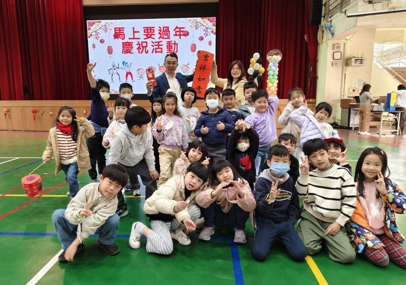 鼓龍舞獅迎春，校園喜迎新年圖片