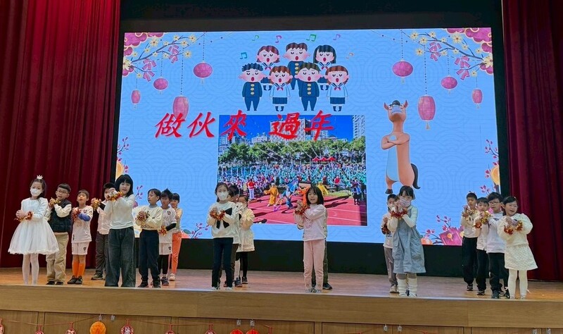 鼓龍舞獅迎春，校園喜迎新年圖片