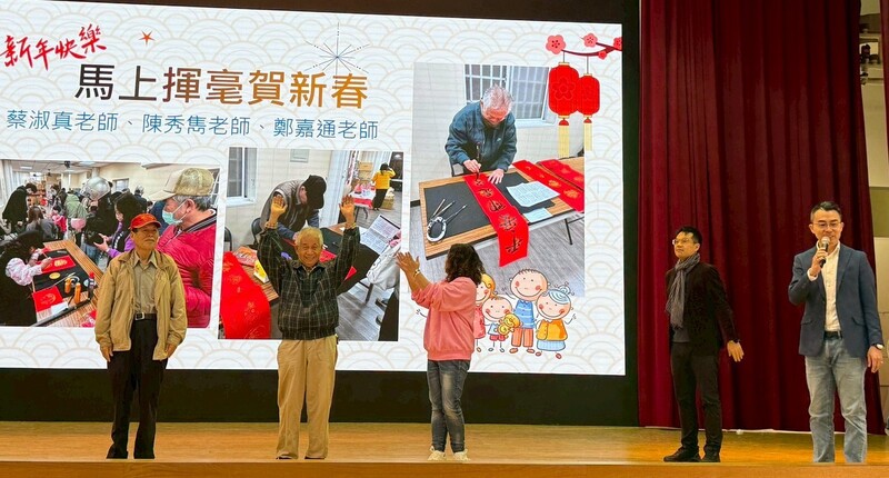 鼓龍舞獅迎春，校園喜迎新年圖片