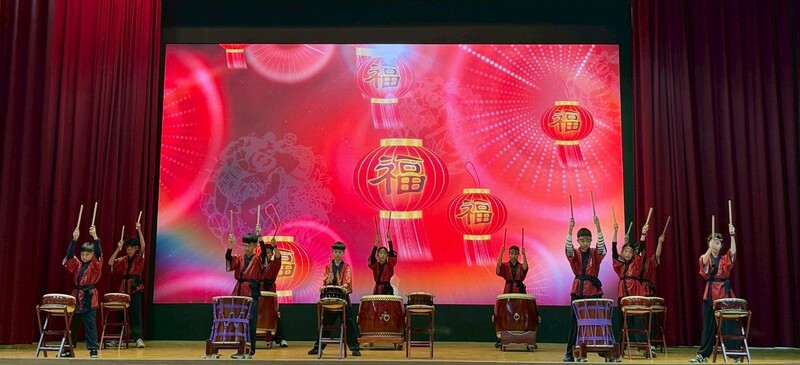 鼓龍舞獅迎春，校園喜迎新年圖片