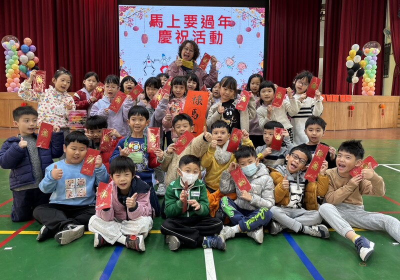 鼓龍舞獅迎春，校園喜迎新年圖片