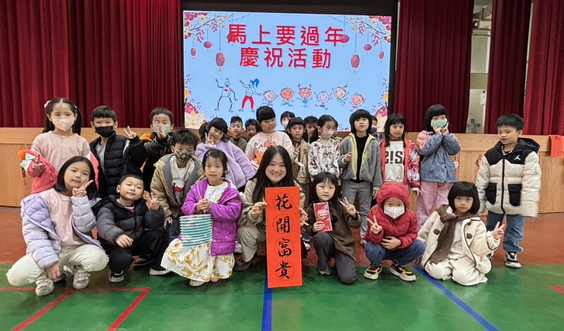 鼓龍舞獅迎春，校園喜迎新年圖片