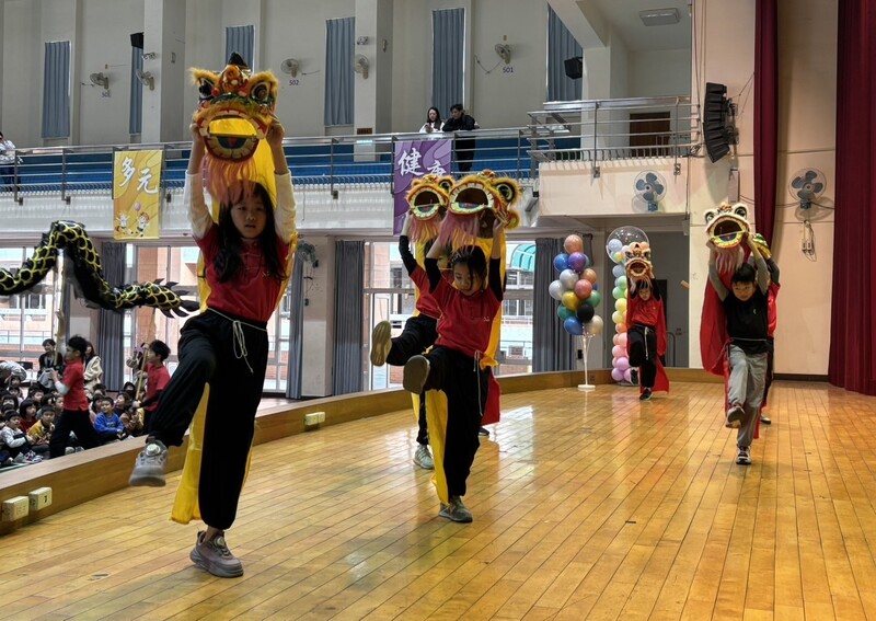 鼓龍舞獅迎春，校園喜迎新年圖片
