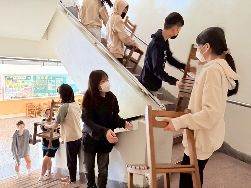 校友們的接力運輸大隊圖片