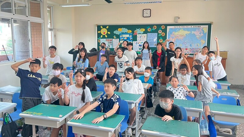 兩校師生跨海話中秋 國際交流共賞中秋文化圖片