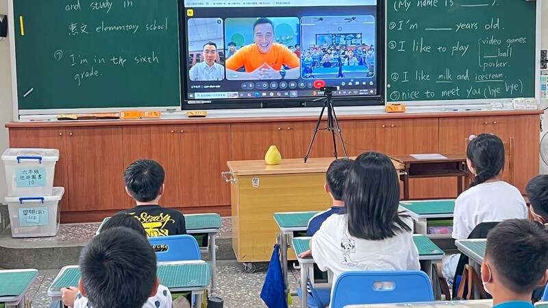 兩校師生跨海話中秋 國際交流共賞中秋文化圖片
