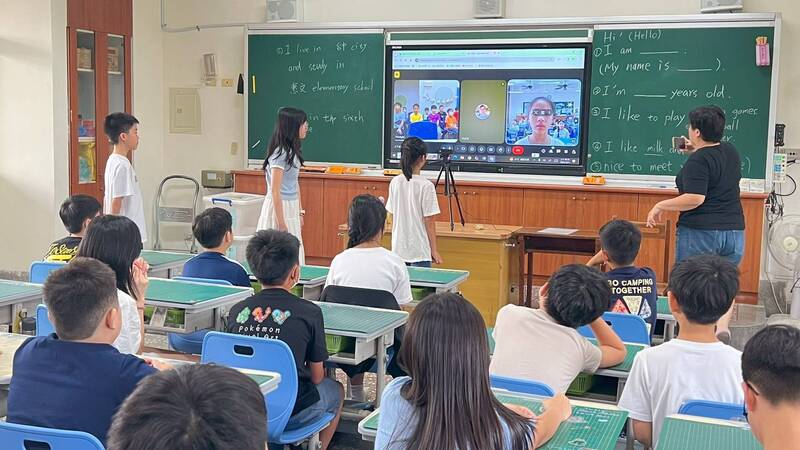 兩校師生跨海話中秋 國際交流共賞中秋文化圖片