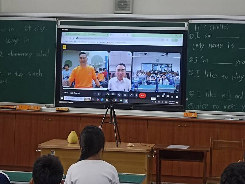 兩校師生跨海話中秋 國際交流共賞中秋文化圖片