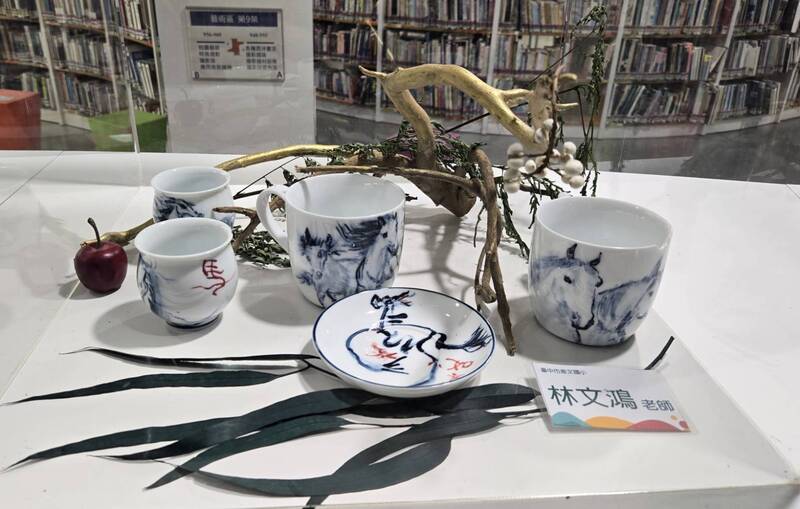 【青花瓷師生創作展】馬到成功的春節祝福系列展圖片