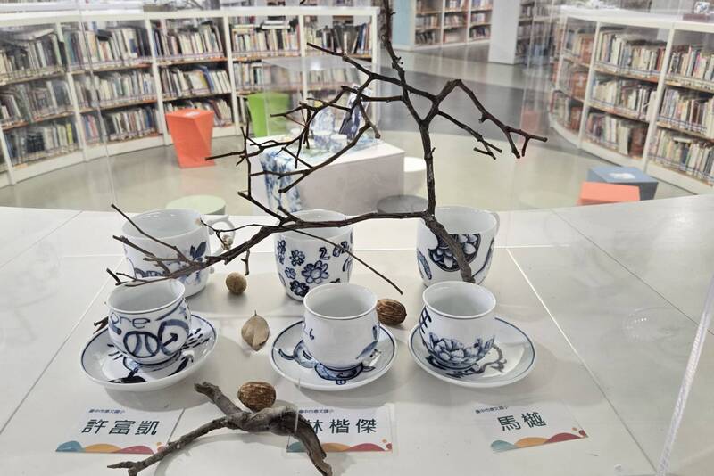 【青花瓷師生創作展】馬到成功的春節祝福系列展圖片