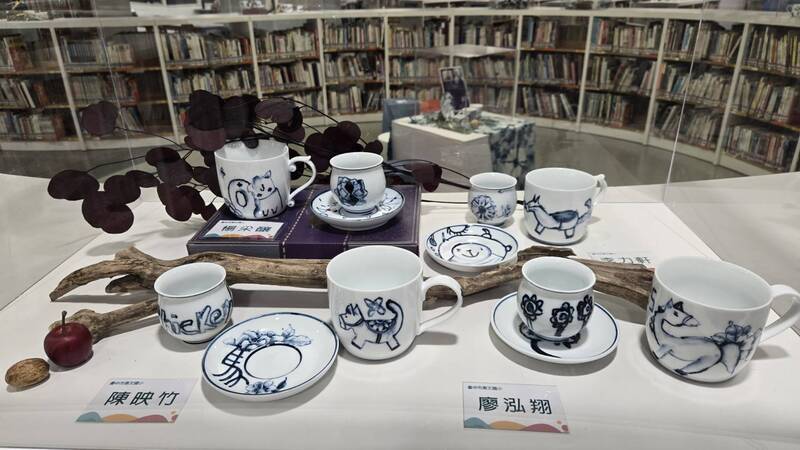 【青花瓷師生創作展】馬到成功的春節祝福系列展圖片