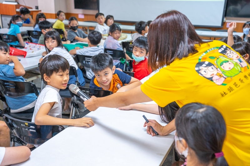 小朋友踴躍回答問題