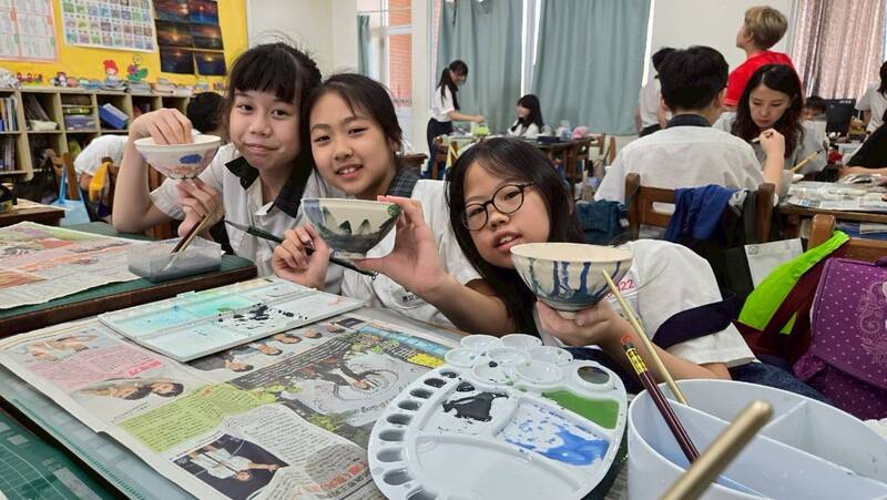 601班青花瓷山水系列師生聯展圖片