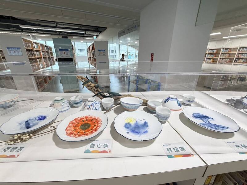 601班青花瓷山水系列師生聯展圖片