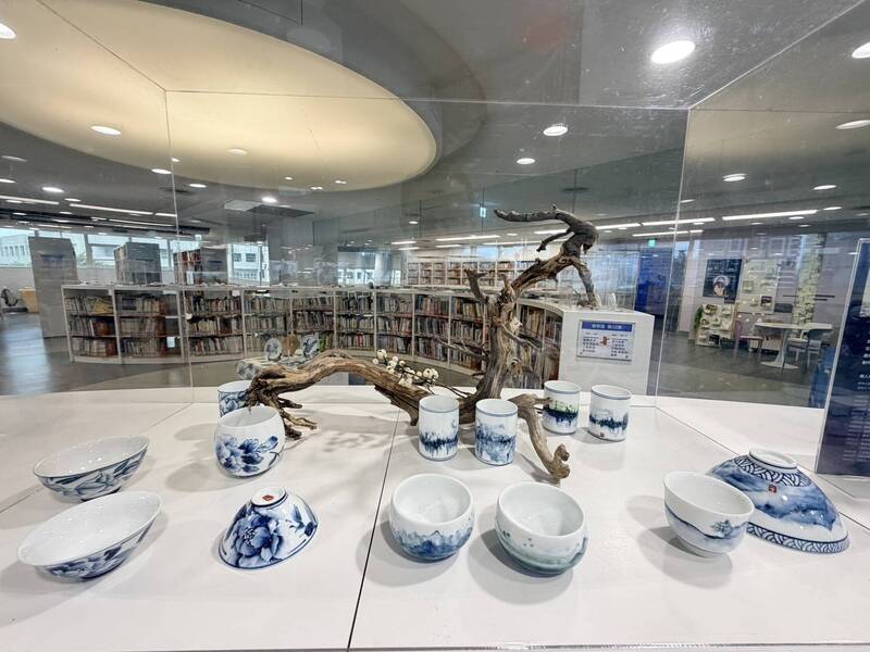 601班青花瓷山水系列師生聯展圖片