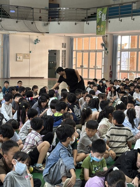 三年級「網路成癮防治」宣導圖片