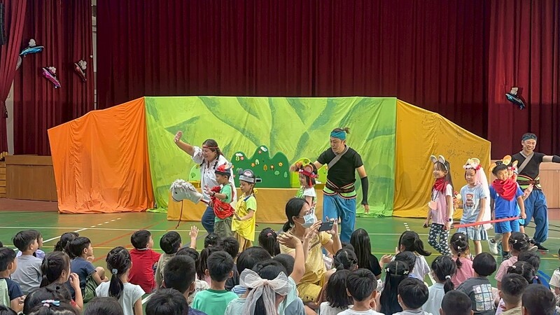 九歌兒童劇團台語故事劇場《鳥鼠仔娶新娘》校園巡演圖片