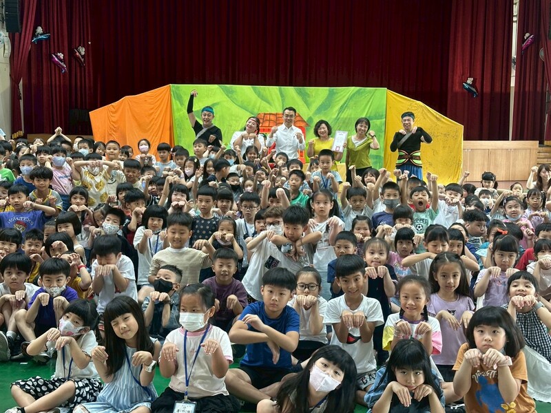 九歌兒童劇團台語故事劇場《鳥鼠仔娶新娘》校園巡演圖片